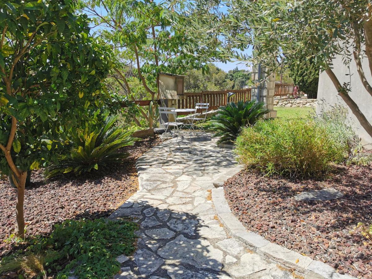 Вилла Le Coteau Fleuri Carnoux-en-Provence Экстерьер фото
